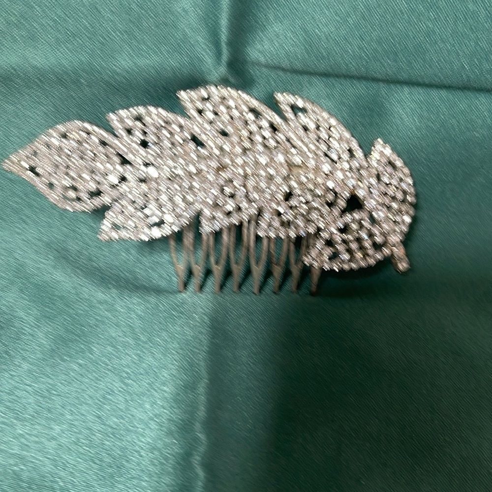 Elegant Silver Leaf Hair Comb